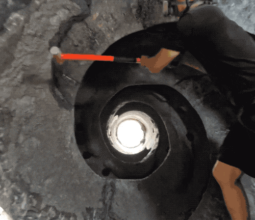 硬核“解壓”天花板！清潔水泥罐車，又爽又害怕……