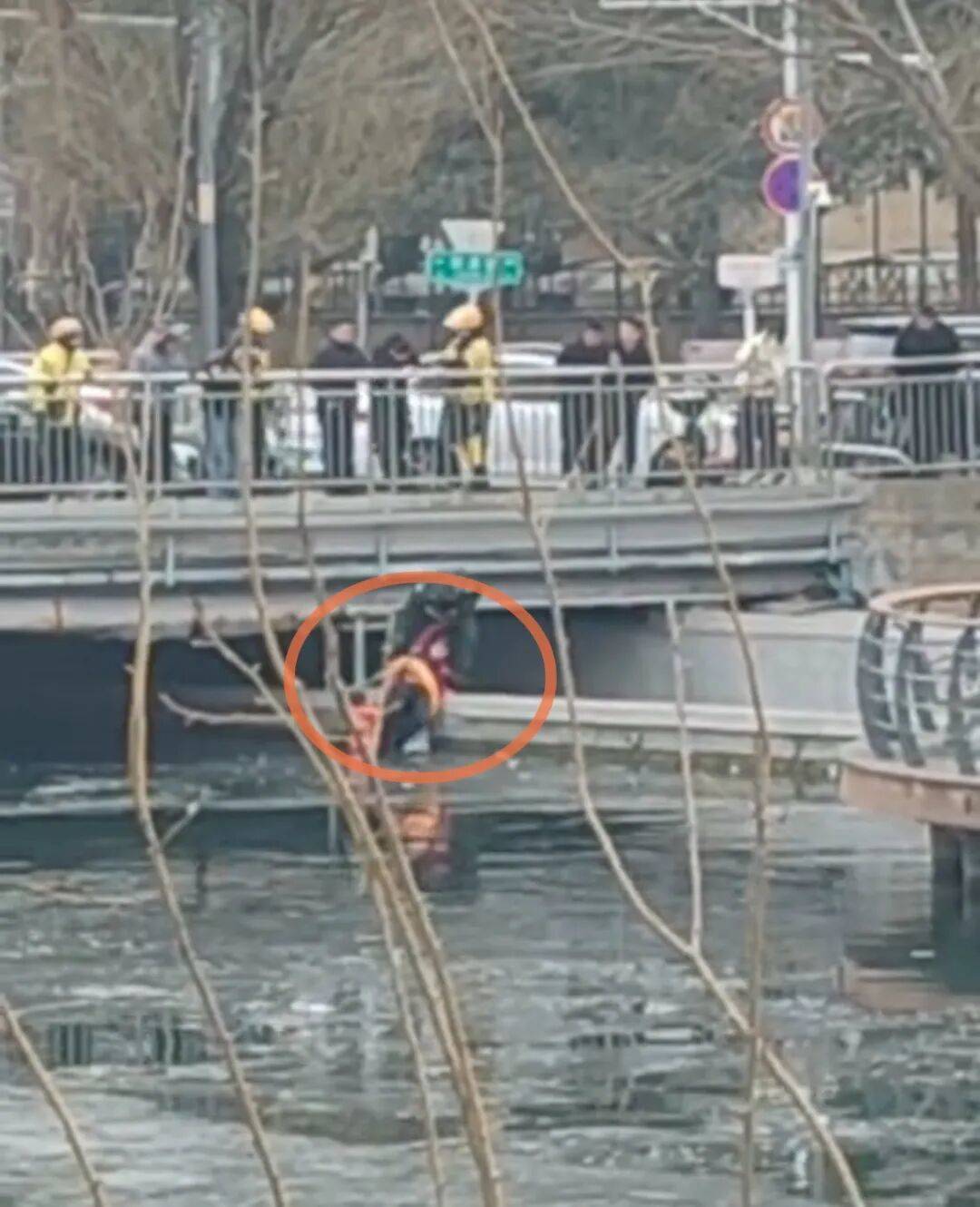 -10℃！20歲武漢大學生軍人果斷跳入冰河