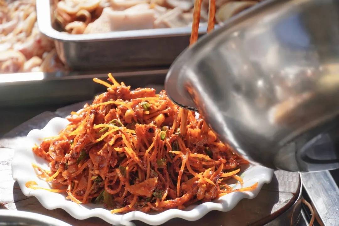 新春走基層｜大理觀音塘美食一條街：市井煙火裡的白族風味