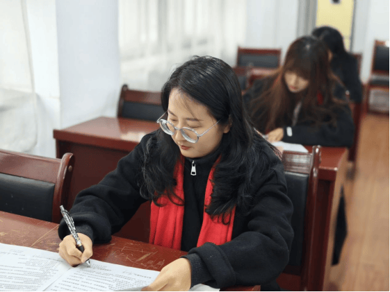 錨定目標勇奮進 同心耕耘綻芳華——忻州市康樂小學舉行2025—2026學年第一學期期末教育教學工作總結大會