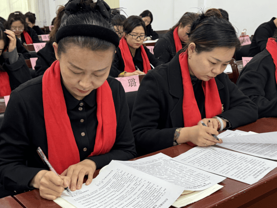 錨定目標勇奮進 同心耕耘綻芳華——忻州市康樂小學舉行2025—2026學年第一學期期末教育教學工作總結大會