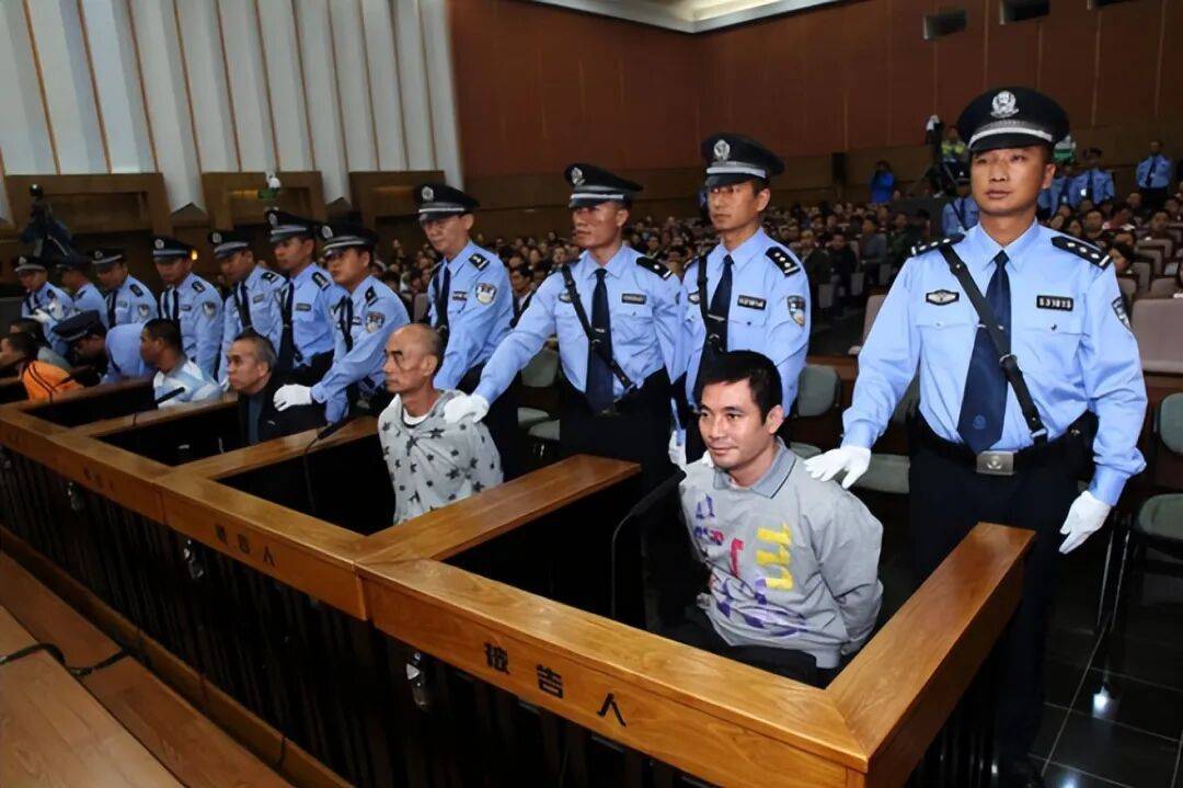 明國平、明珍珍、白應蒼等在中國被執行死刑，“雖遠必誅”的法律依據是什麼？