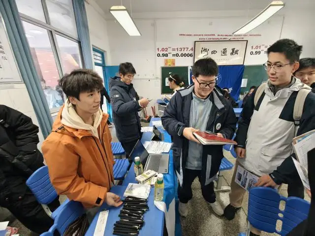 我為我的大學代言丨大連理工大學學子回高中母校分享大學生活