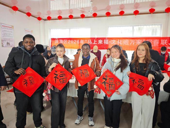 多國留學生體驗濰坊濱海區“海洋大集” 沉浸式感受“中國年味”