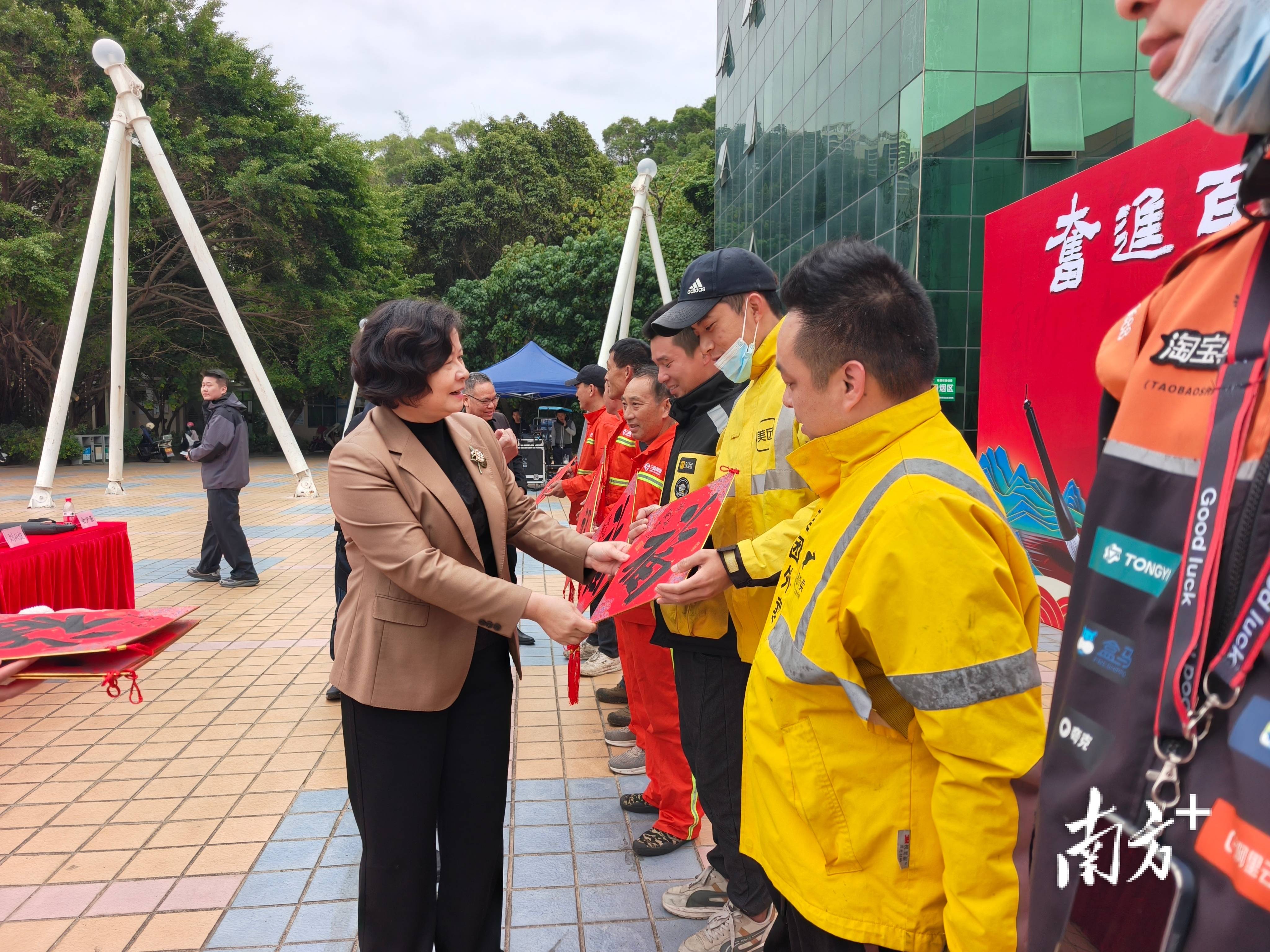 108幅作品禮讚勞動美，汕尾市舉辦職工迎春書法展