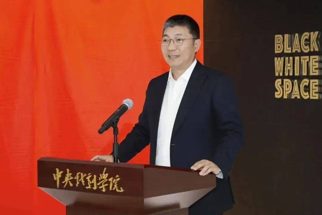 中央戲劇學院表演系主任王鑫，主動投案