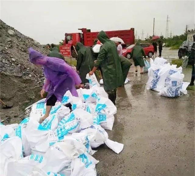 原創汶川地震中他被軍人救出，多年後他研究生入伍圓夢軍營