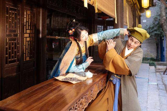 過年就來臺兒莊，全國在校大學生、18歲以下未成年人，門票免費！