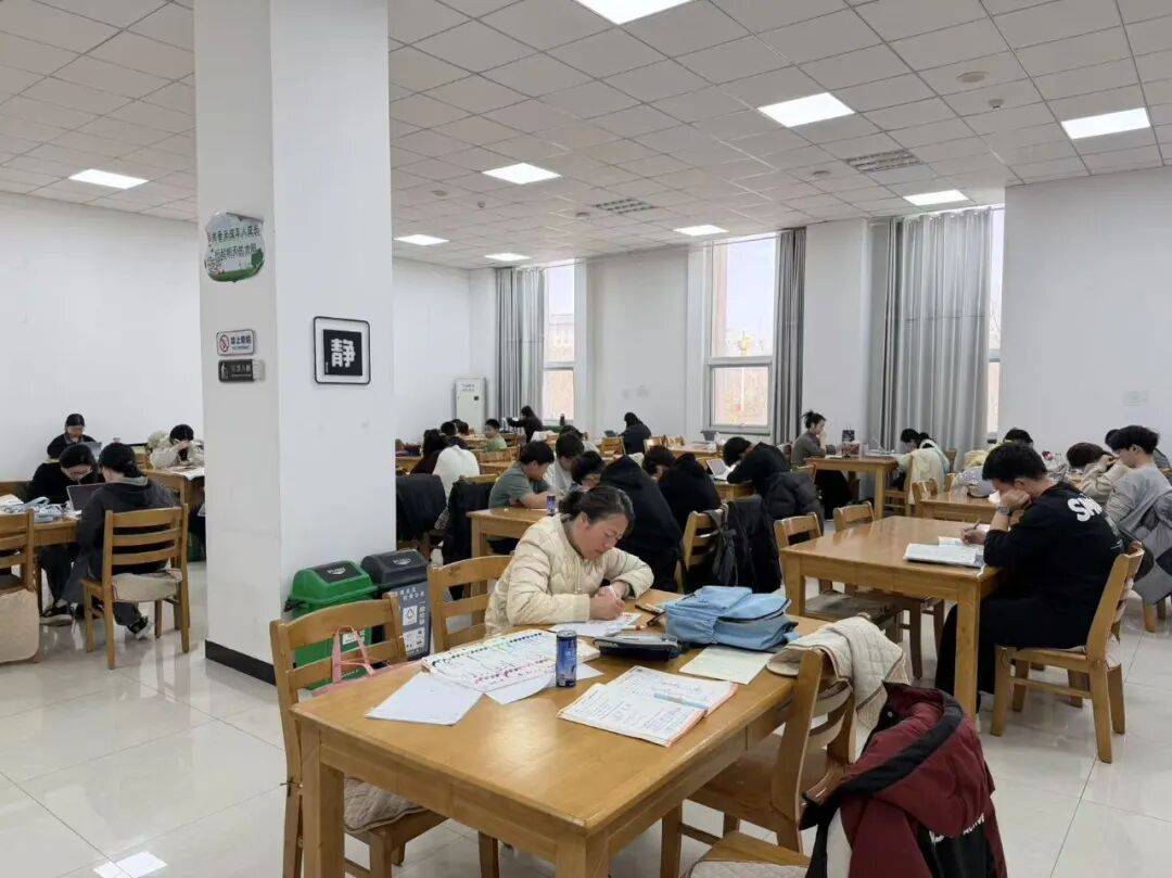 大年初五書香濃 靈武市圖書館成為學生“充電”好去處
