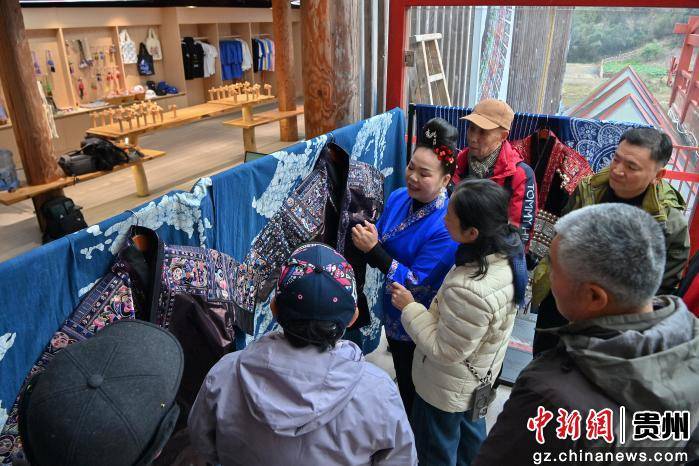 貴州臺江：趕訂單迎新春 苗族手工刺繡忙