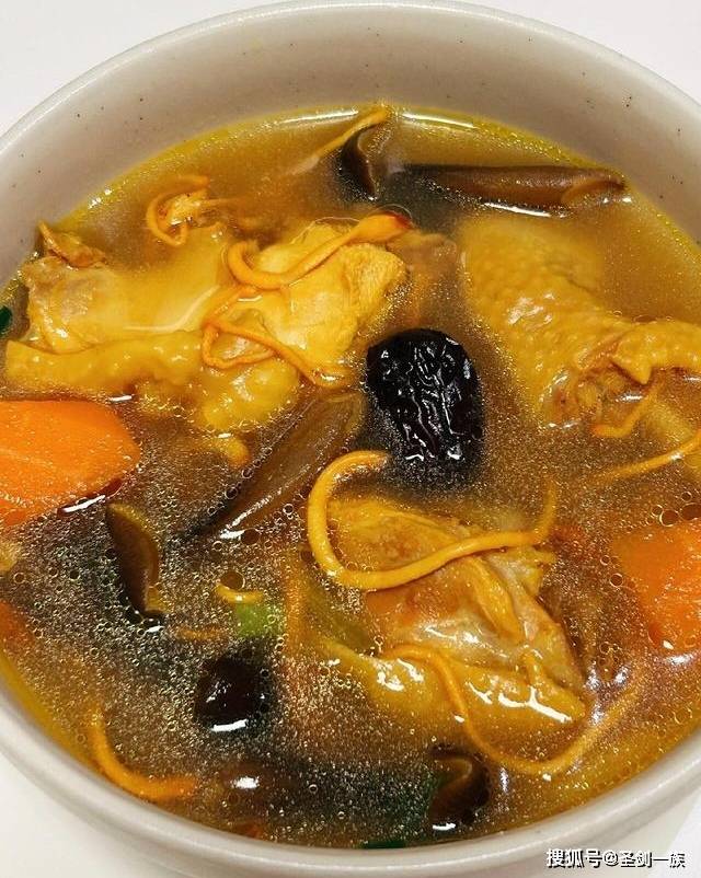 女性不想皺紋爬滿臉，常吃8種食物，去皺美容，肌膚紅潤有光澤