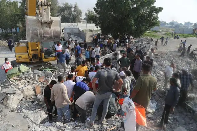 鏡頭直擊丨遭襲擊的伊朗米納卜市小學