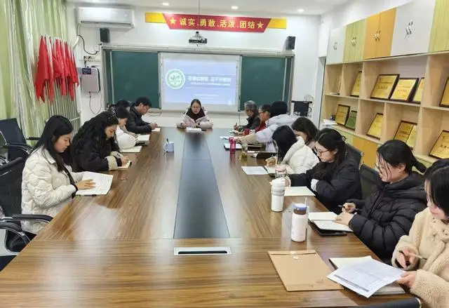 鄭州高新區蓮花街小學部署新學期工作