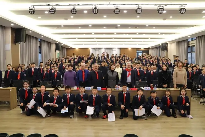 燕山小學迎來生動“開學第一課”