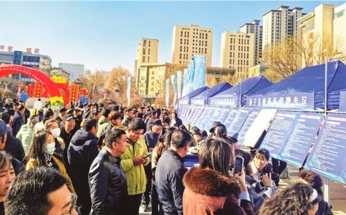 海東平安春風行動招聘會開啟 提供9600多個崗位