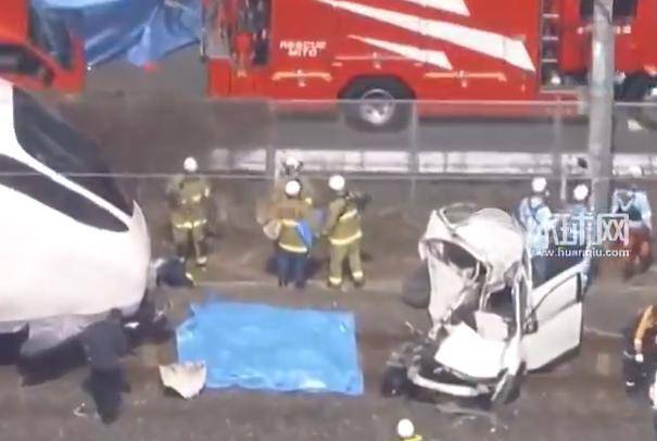 日本高速列車與一輛汽車相撞，汽車“面目全非”