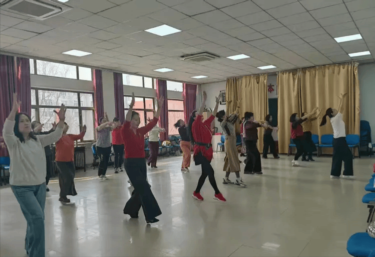 原創春風起舞 唄儂情深——懷來縣老年大學民族舞蹈班新學期開學紀實