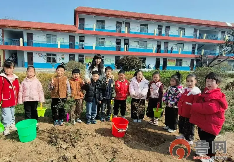 植綠護綠潤童心 攜手共築生態夢——棗莊市薛城區沙溝鎮南常聯合小學附設幼兒園植樹節主題活動