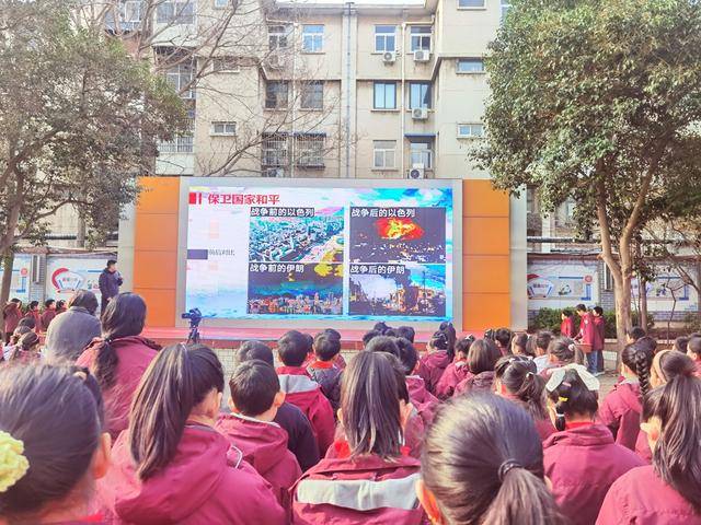 二七區淮河東路小學特殊“升旗第一課”從國防尖端科技開始