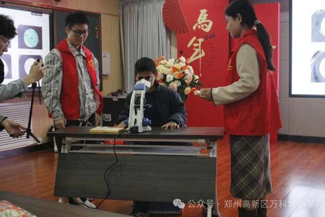 鄭州高新區萬科城小學：“大”學生給小學生普及食品安全知識