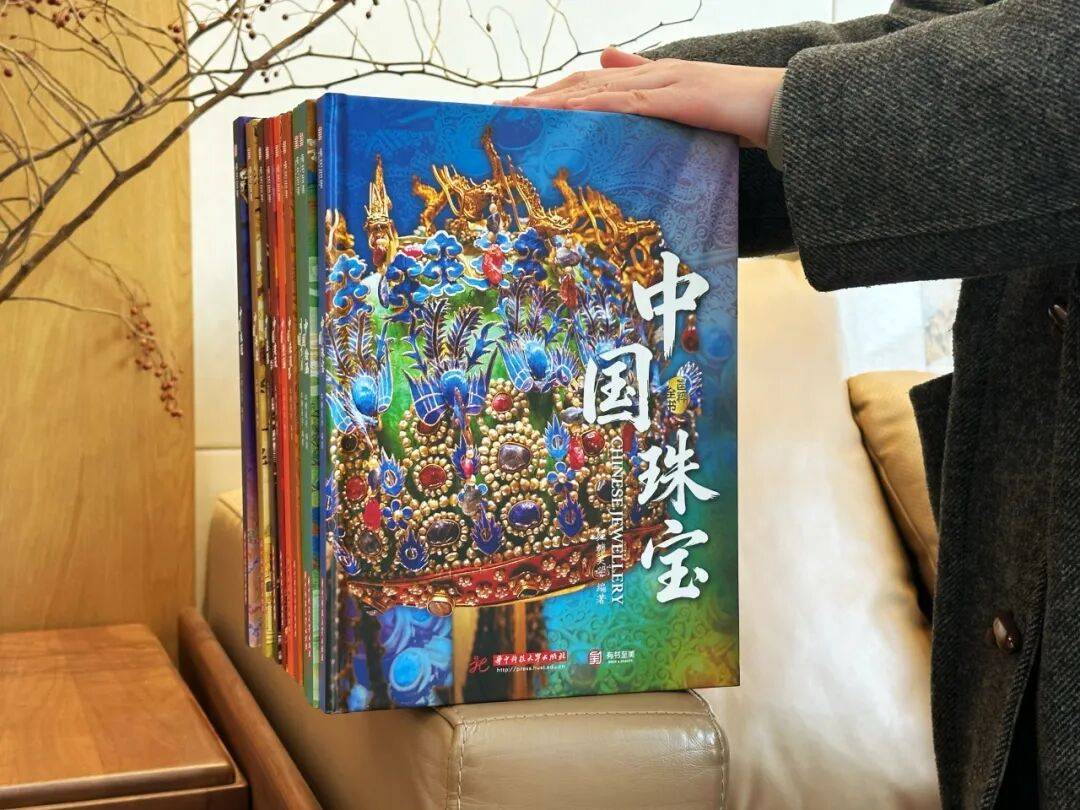 琺琅器、漆器、文房、壁畫、繪畫、書法、衣冠、珠寶、兵器、建築，《國粹全書》