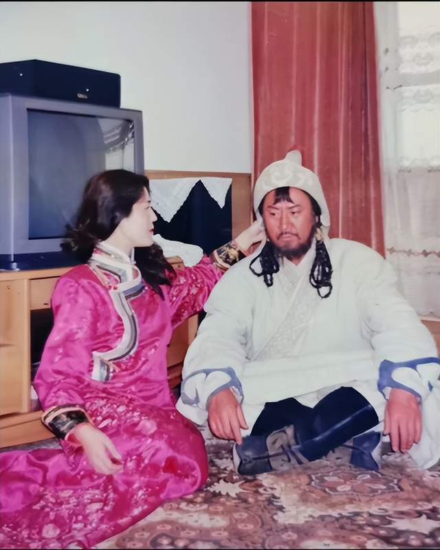原創曝“成吉思汗”扮演者巴森移民蒙古！妻子發文回應，已被授予博士