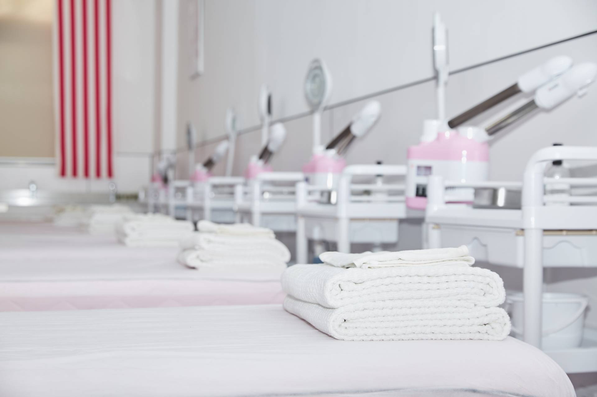 閒談靠譜的高階美容培訓學校，美甲化妝美容培訓學校客戶反饋