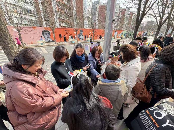 視點｜馬路詩歌節點亮石榴莊街頭