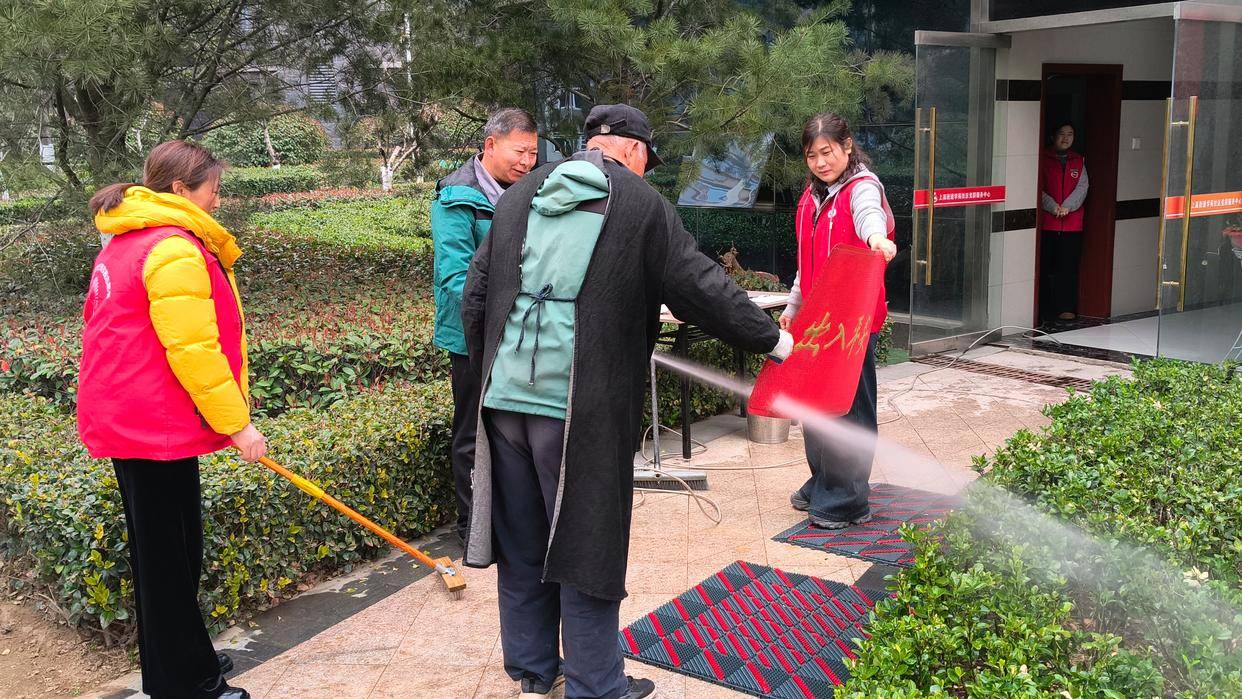 原創泰山區學苑社羣深化“窗簾之約”行動 把清潔暖心服務送到居民“家門口”