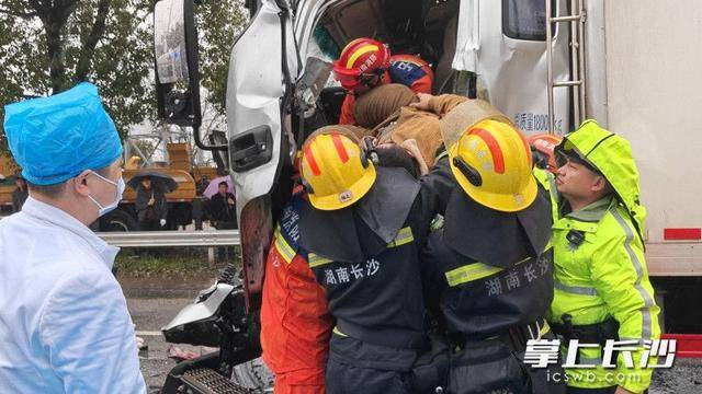 原創車輛出現“狀況”，長沙縣消防快速處置