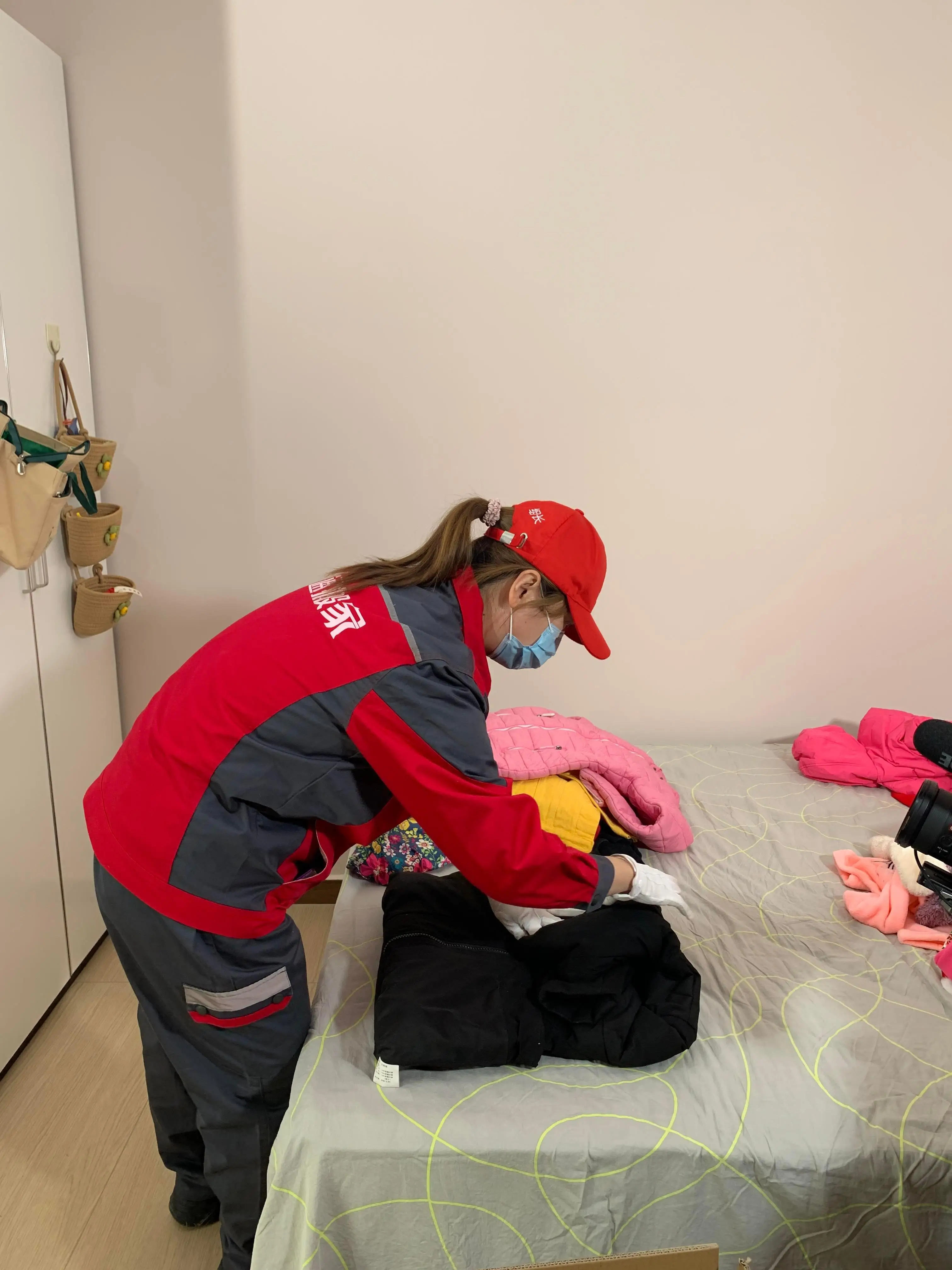 企業搬家需求認準四通搬家，專業提供企業搬家、公司搬家、長途搬家、正規搬家、跨省搬家服務，經驗豐富保障無憂