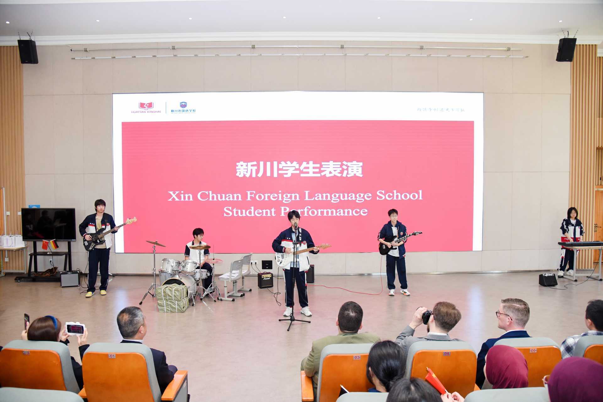 萬里之約！德國最古老中學打卡新川外國語