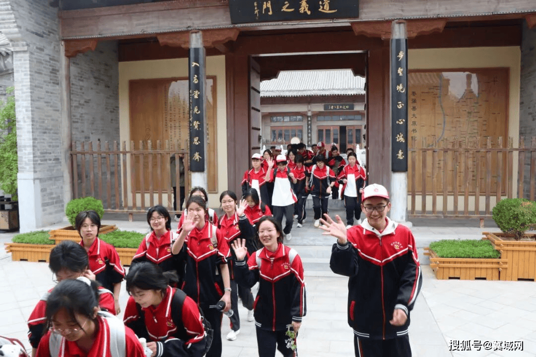 棗強中學舉行春季遠足活動