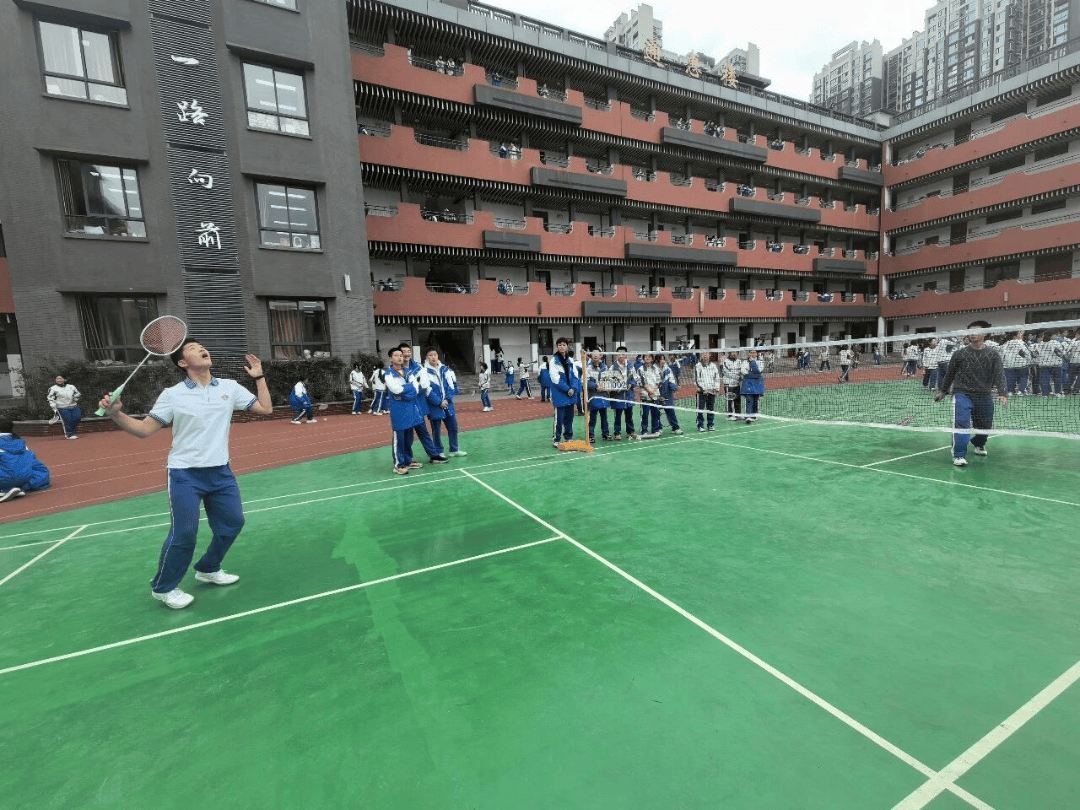 原創成都老牌中學逆襲！72 載守心育人，成教育界黑馬！