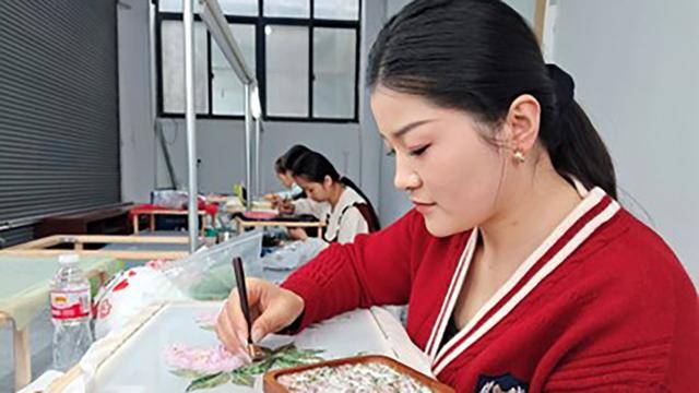 河南確山：手工刺繡“繡”出美好新生活