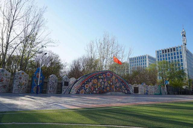 藝術進校園，北京蒲公英中學開展西牆建設藝術共創活動