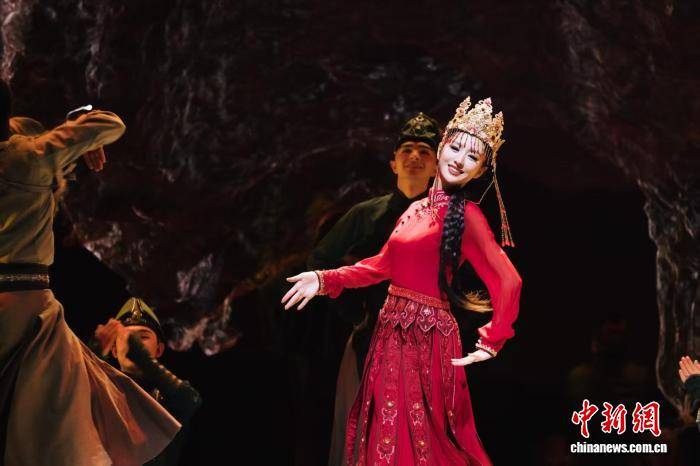 佟麗婭領銜舞蹈詩劇《在遠方·在這裡》太原首演