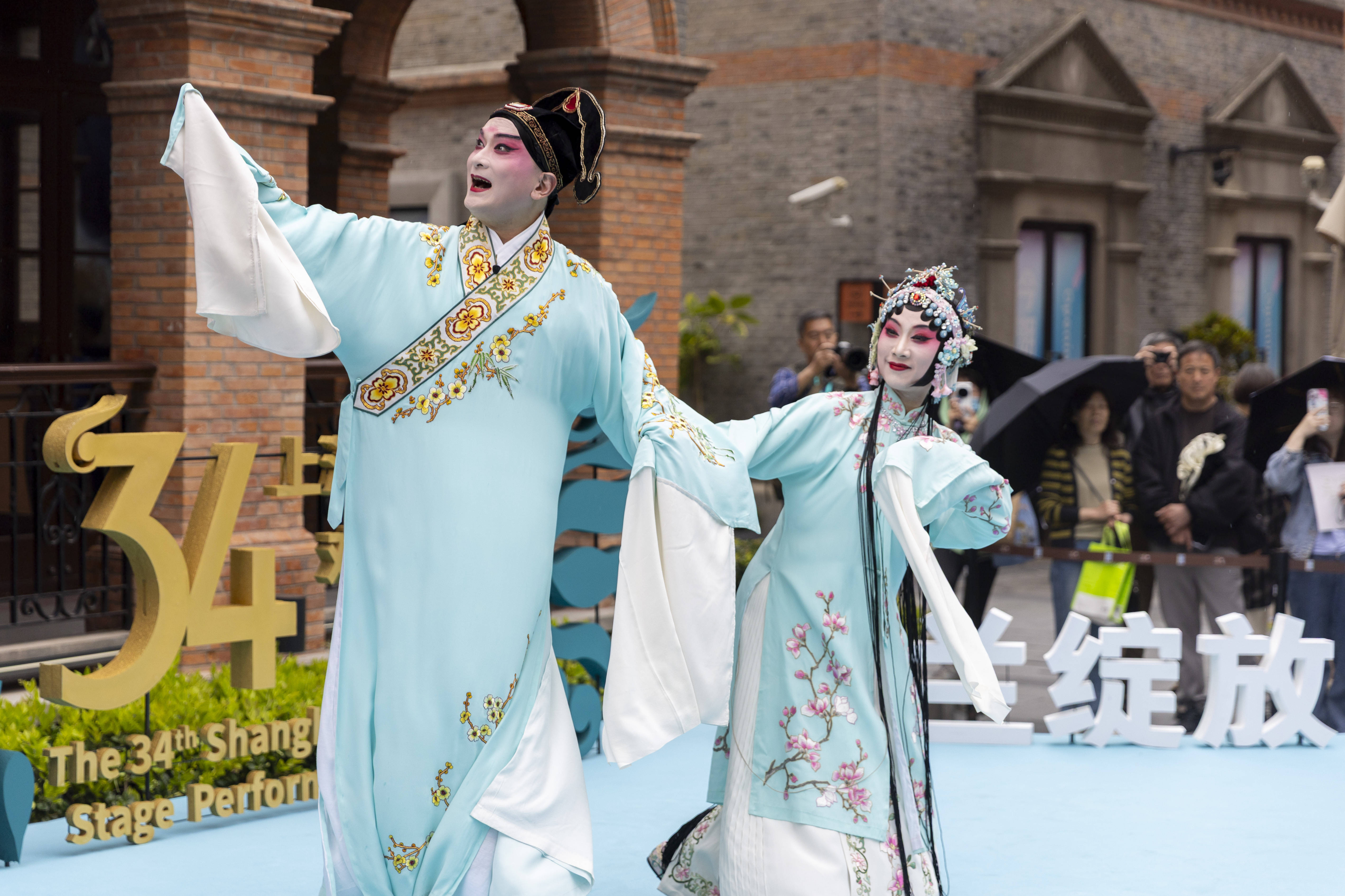 白玉蘭戲劇綻放百年弄堂