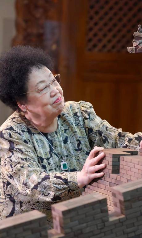 原創陳麗華頂奢收藏，從鴿血紅到天價帝王綠手鐲，都比不上她看家之寶