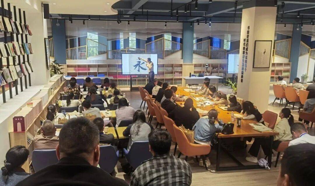 現代教育出版社（中國出版集團教材中心）在臨滄市成功舉辦2026年小學書法骨幹教師培訓