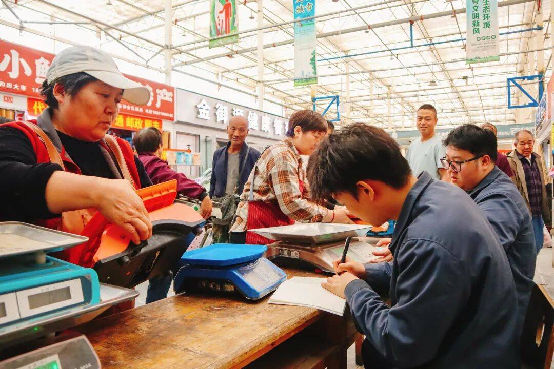 保障市場公平交易 師市市場監管局上門檢定電子秤