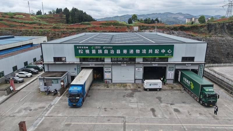 松桃郵政無人快遞車“上崗” 跑出智慧物流“加速度”