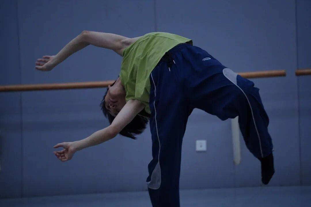 肢體戲劇《變形計》|或許，最強的反抗，是終於停止表演。