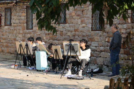 山東肥城“石頭村”裡“拾金子”，鄉村旅遊實現產業增收