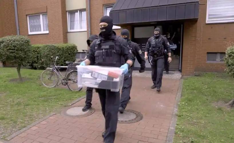 原創德國警方端掉跨國賣淫黑窩：數十名中國女性被騙，同胞專坑同胞太可恨