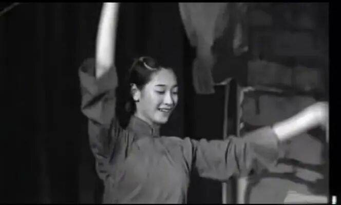 原創李小冉讓舞蹈界失去了一個無關緊要的人！卻締造美女紅星