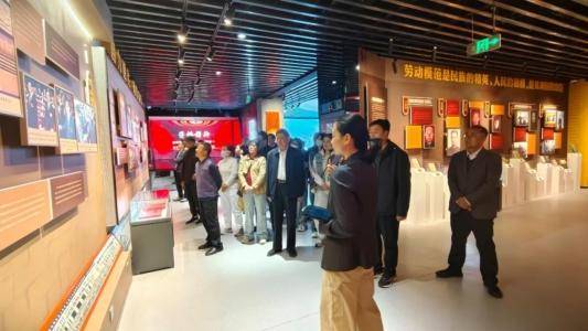 泰山區自然資源局組織參觀泰山區“三種精神”教育基地