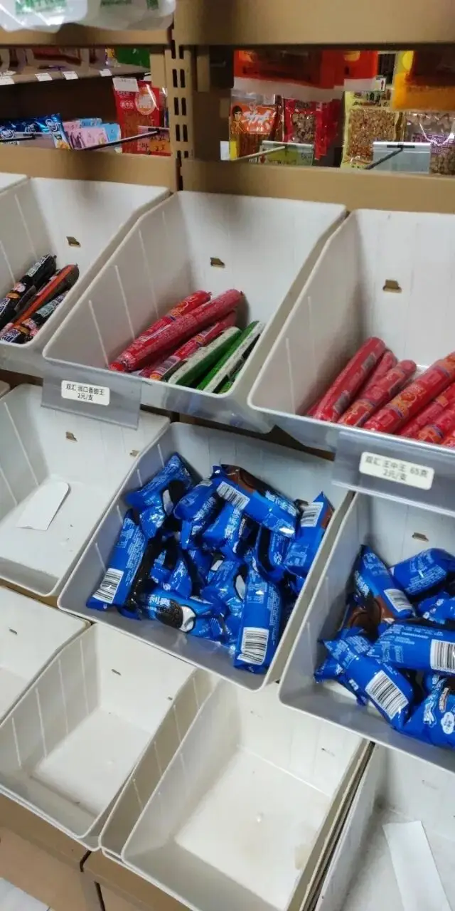 【4月24日鳳岡資訊網二手資訊】雙面（單面）帶鬥貨架/煤氣瓶、服裝店模特、電動車、履帶旋耕機、展示櫃等