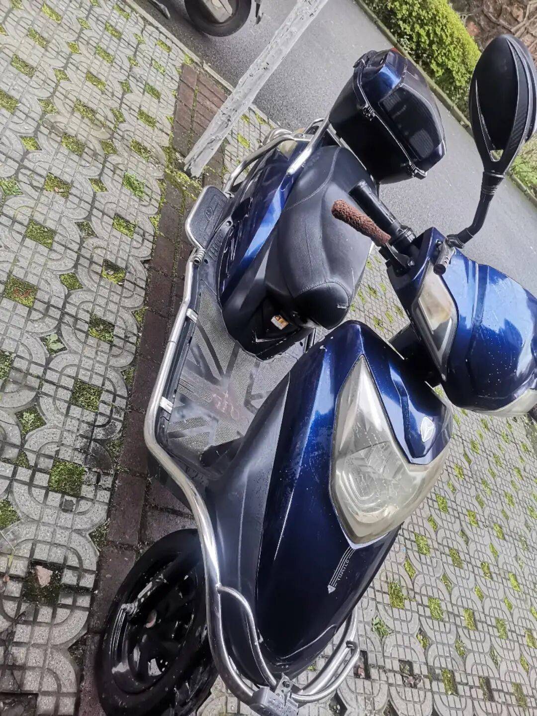 【4月24日鳳岡資訊網二手資訊】雙面（單面）帶鬥貨架/煤氣瓶、服裝店模特、電動車、履帶旋耕機、展示櫃等