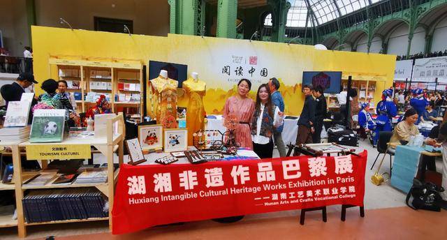 湘繡驚豔巴黎！湖南工藝美院非遺作品亮相巴黎圖書節